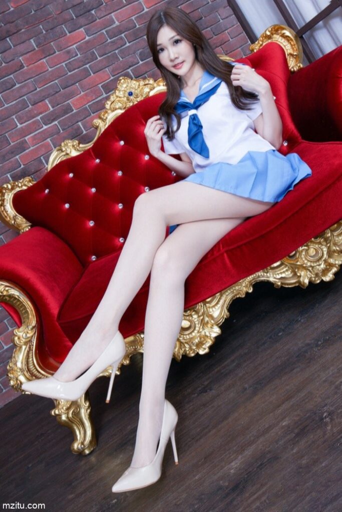 成熟迷人的美少妇，美腿纤细白皙真性感-师姐图集