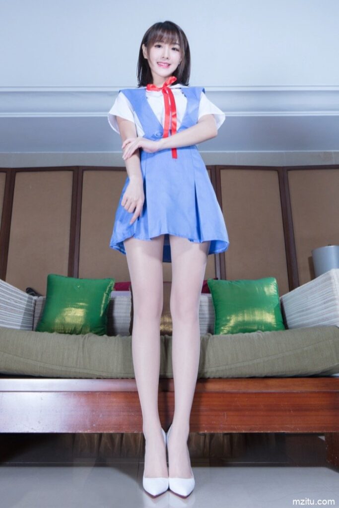 台湾妹子好甜美，一双大白腿让人移不开眼！-师姐图集