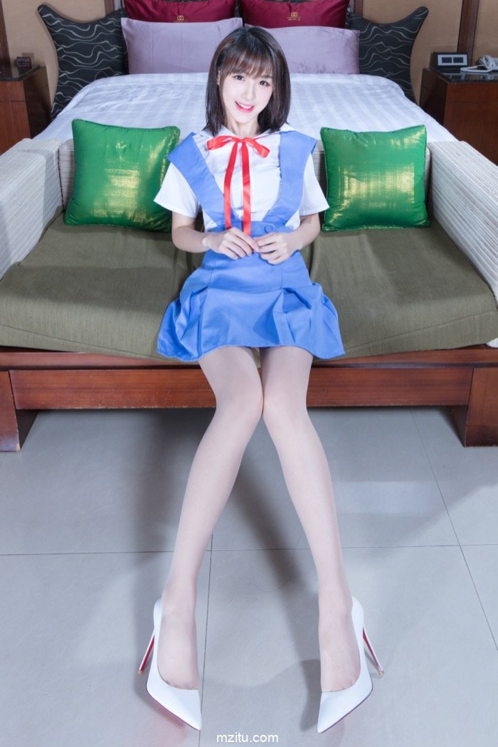 台湾妹子好甜美，一双大白腿让人移不开眼！(4)