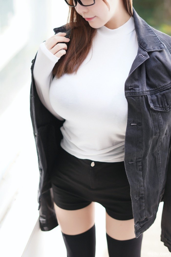 人特甜胸巨大，可爱萌妹UU酱魔鬼身材遮不住(6)