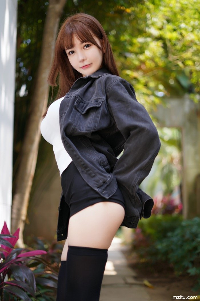 人特甜胸巨大，可爱萌妹UU酱魔鬼身材遮不住(25)