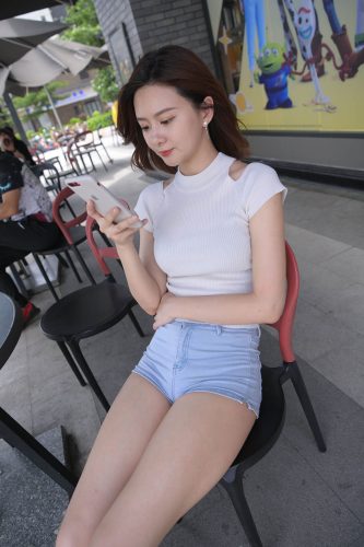 图片[1]-短发牛仔的漂亮女生【2.4G】-师姐图集