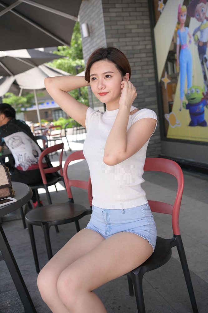 短发牛仔的漂亮女生【2.4G】-师姐图集