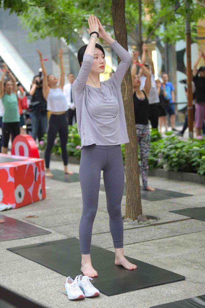 做瑜伽的小女人【75P】04023-师姐图集