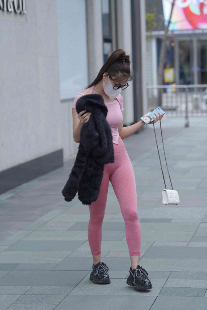 粉红色瑜伽裤的眼镜妹妹【93P】04019-师姐图集