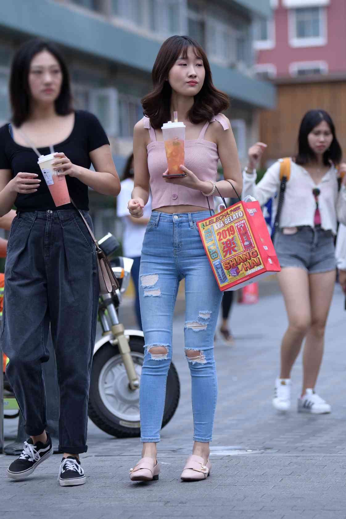 图片[2]-【免费】紧身牛仔裤女生【18P】04014-师姐图集