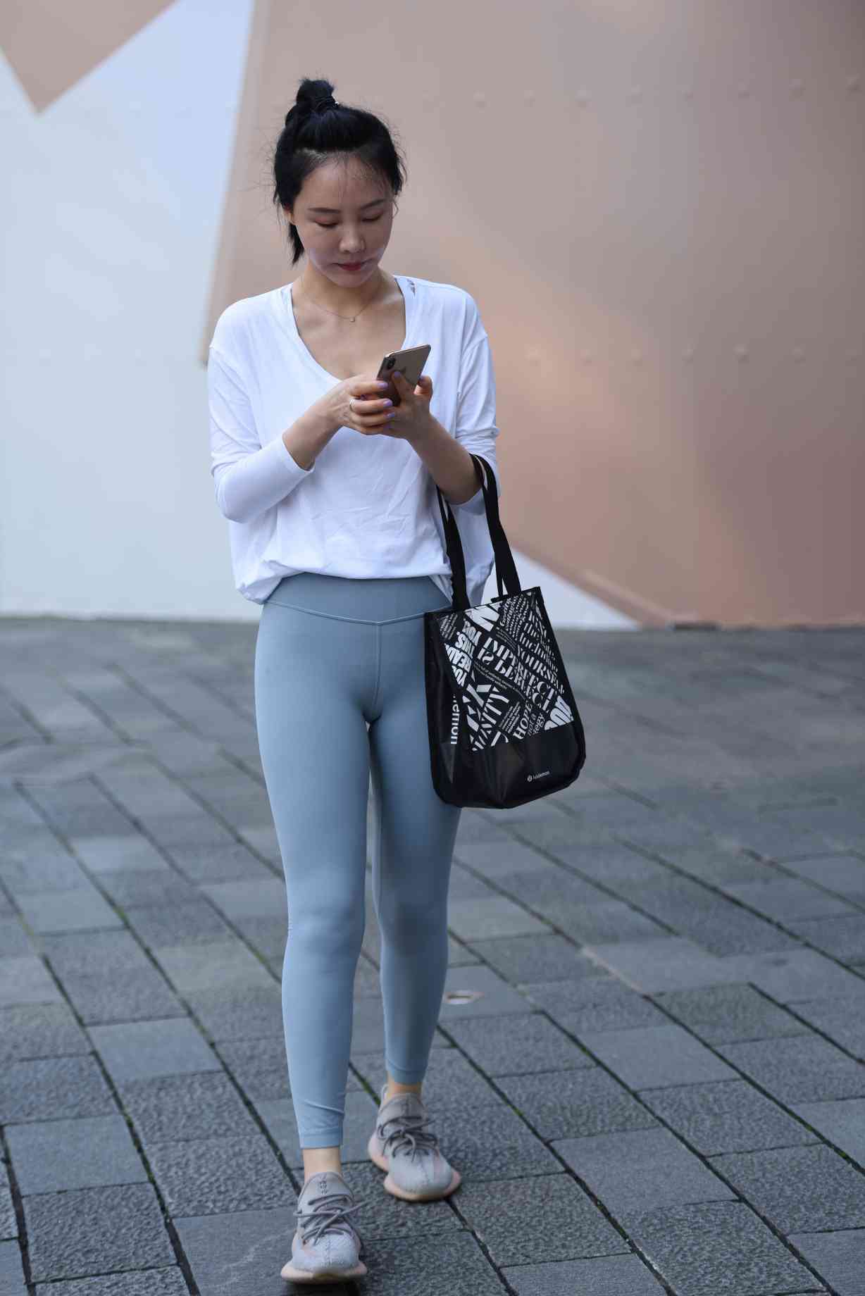 图片[2]-【免费】逛街的小女人【46P】04037-师姐图集