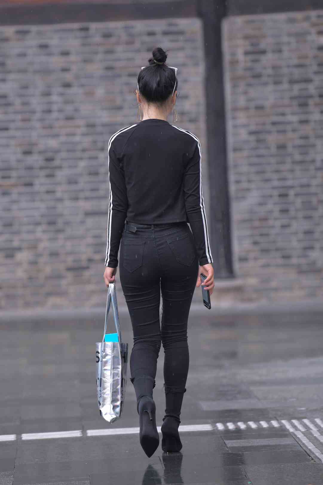 图片[1]-【免费】酷酷的紧身牛仔裤女人【7P】04038-师姐图集