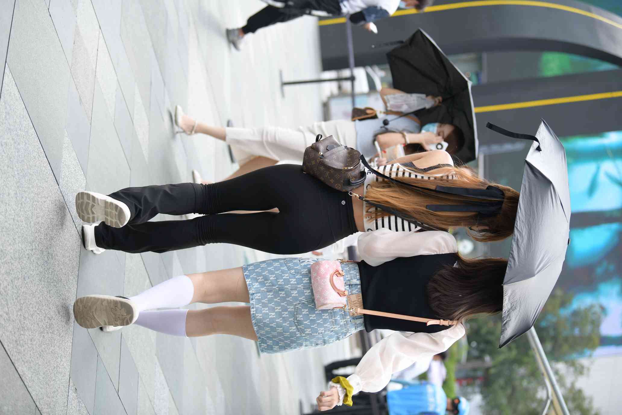 图片[3]-打伞的瑜伽裤姑娘【93P】04032-师姐图集