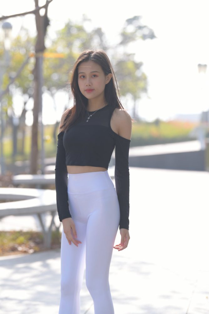 穿紧身白裤的端庄女孩 J1436 674P1V-22.2GB-师姐图集