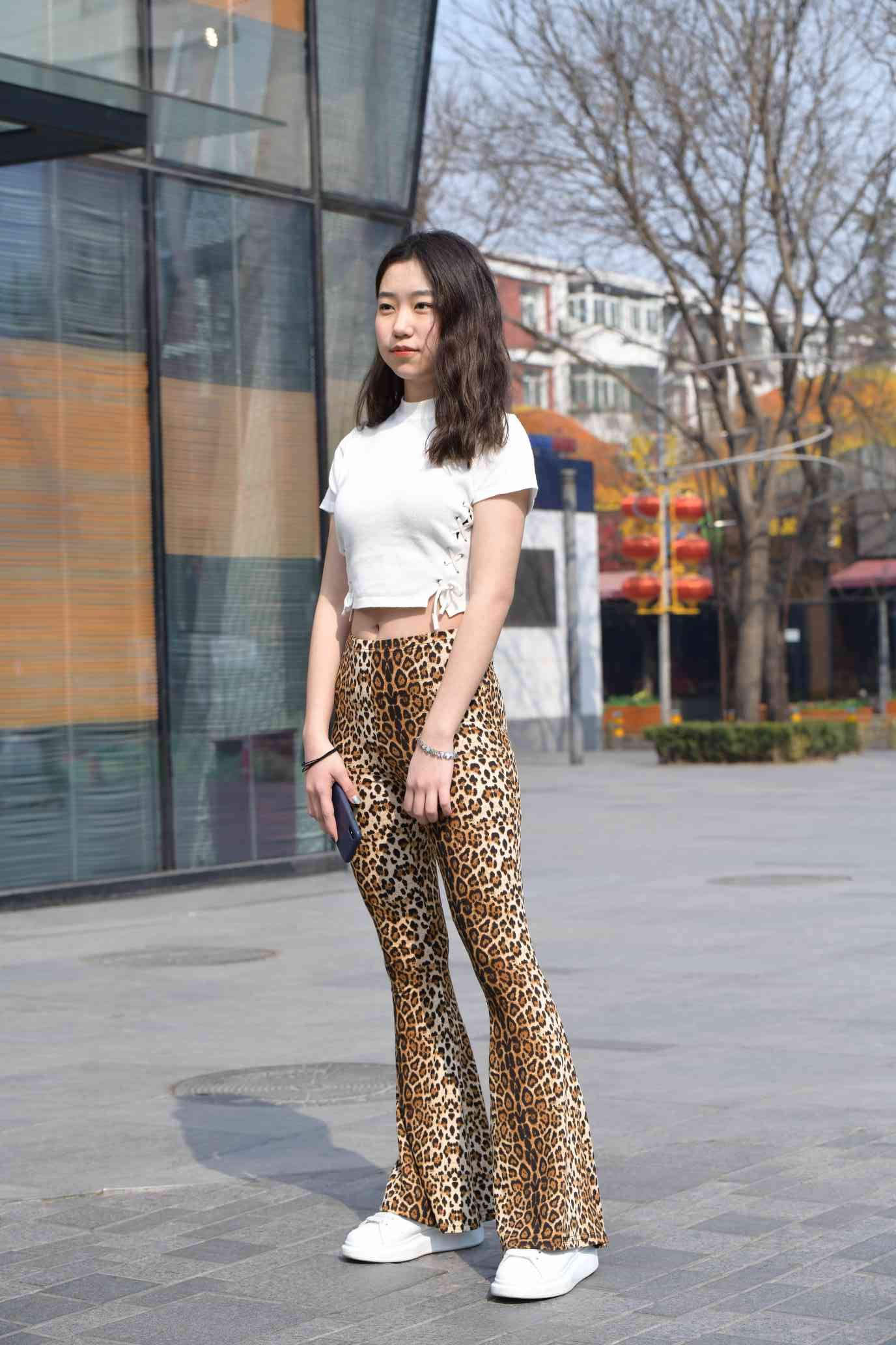 图片[1]-豹纹紧身裤小姑娘【339P】04026-师姐图集