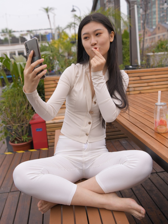 图片[2]-白色紧身裤女孩 J1418 732P2V-27.1GB-师姐图集