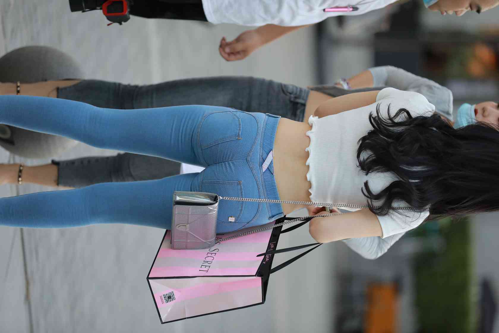 图片[5]-非常漂亮的紧身牛仔裤女孩【115P】04016-师姐图集