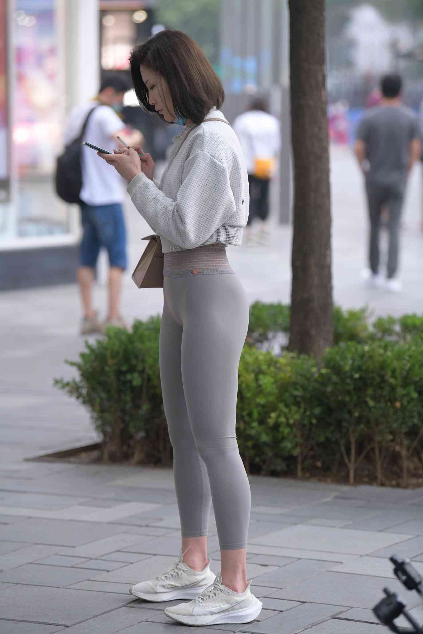 图片[1]-身材很好的短发瑜伽裤姑娘【157P】04015-师姐图集