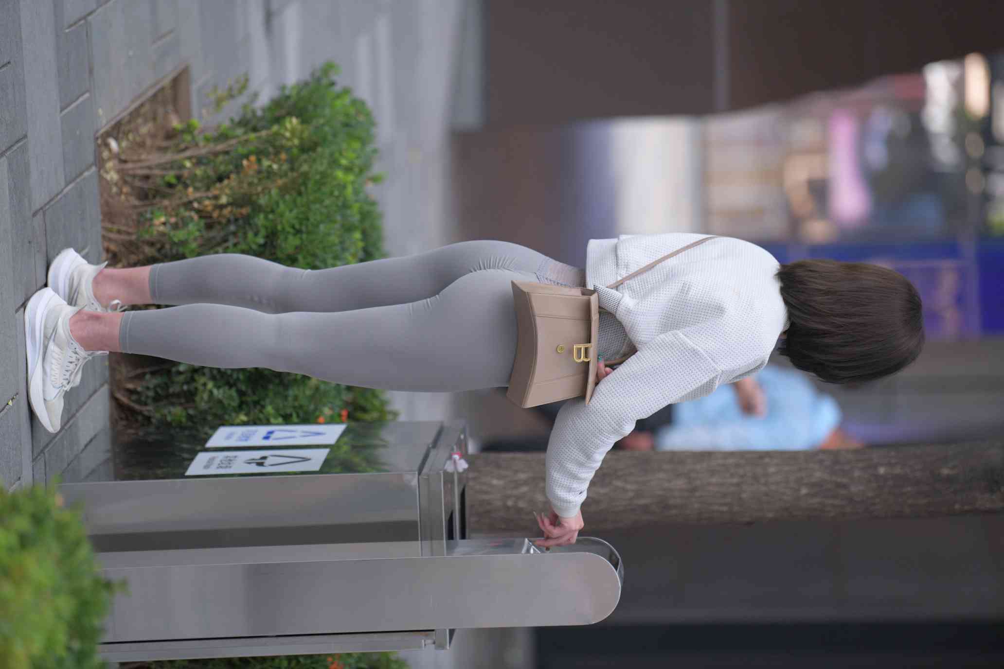 图片[5]-身材很好的短发瑜伽裤姑娘【157P】04015-师姐图集