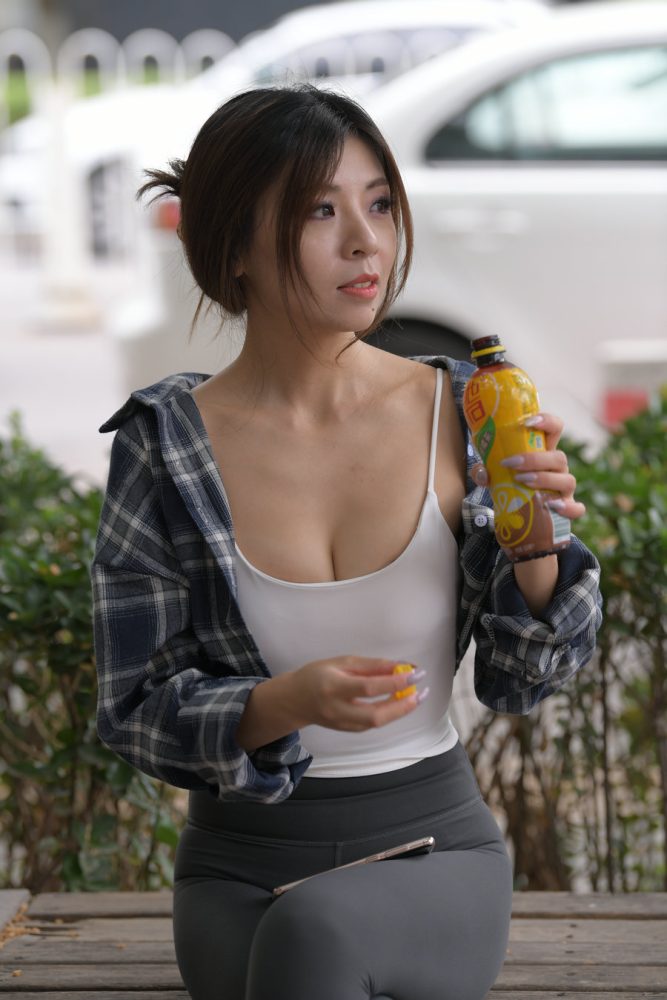 喝饮料的瑜伽裤女孩J2242 383P1V-17.5GB-师姐图集