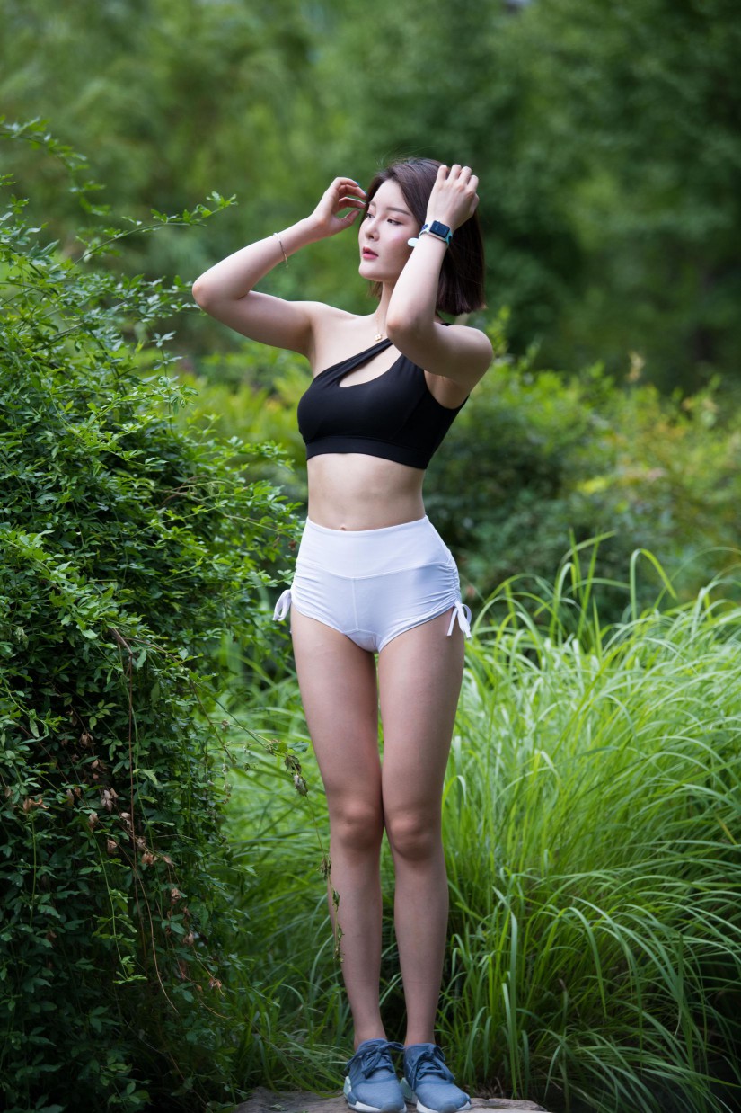 图片[5]-在户外玩耍的白色短裤漂亮姑娘【239P】00061-师姐图集