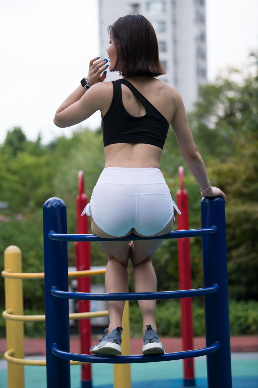 图片[6]-在户外玩耍的白色短裤漂亮姑娘【239P】00061-师姐图集