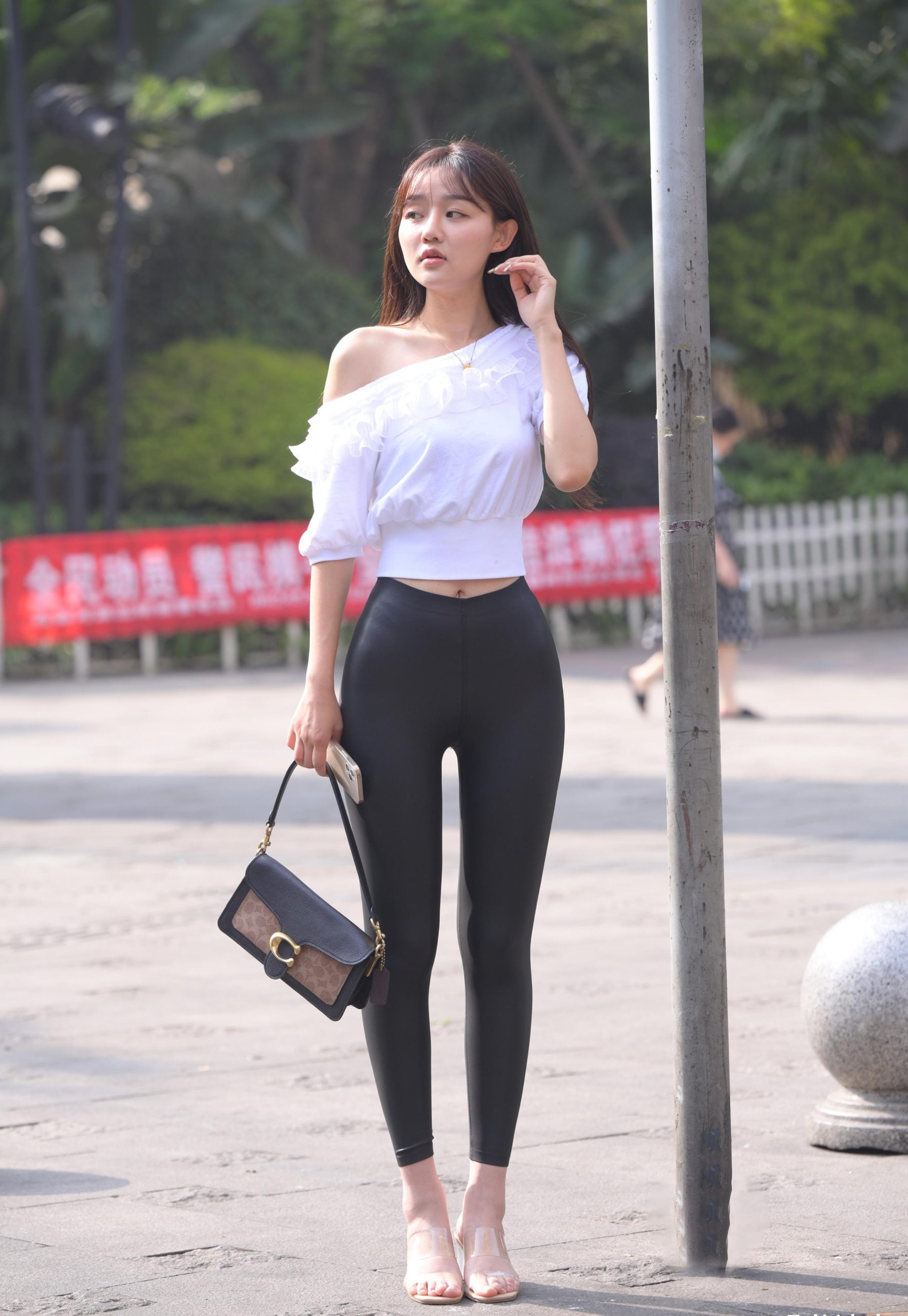 图片[5]-笑容非常甜美且治愈的皮裤女孩 J1945 751P1V-22.1GB-师姐图集