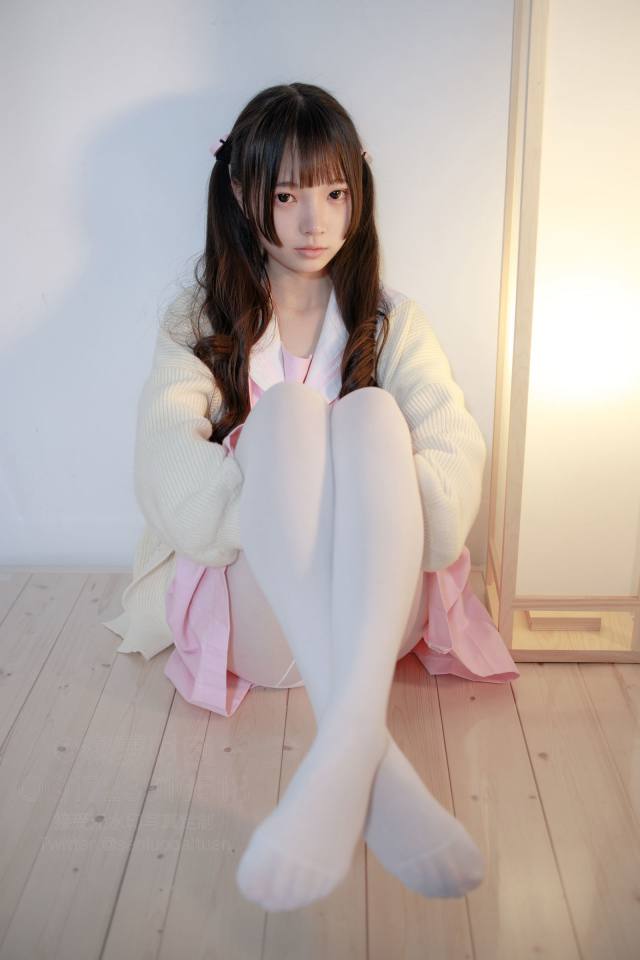 好像有什么心事的白丝双马尾女孩【59P】20022-师姐图集