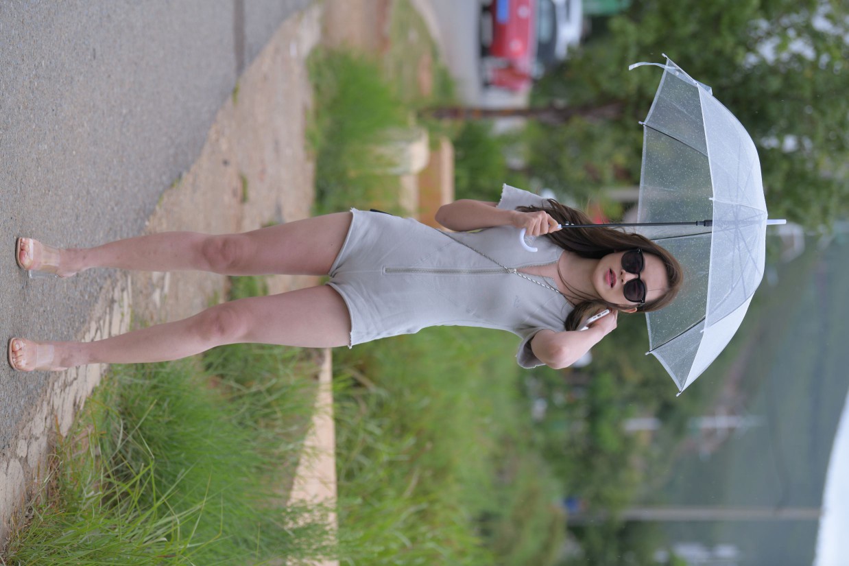 图片[2]-在海边开跑车的连衣短裤女孩【390P】00030-师姐图集