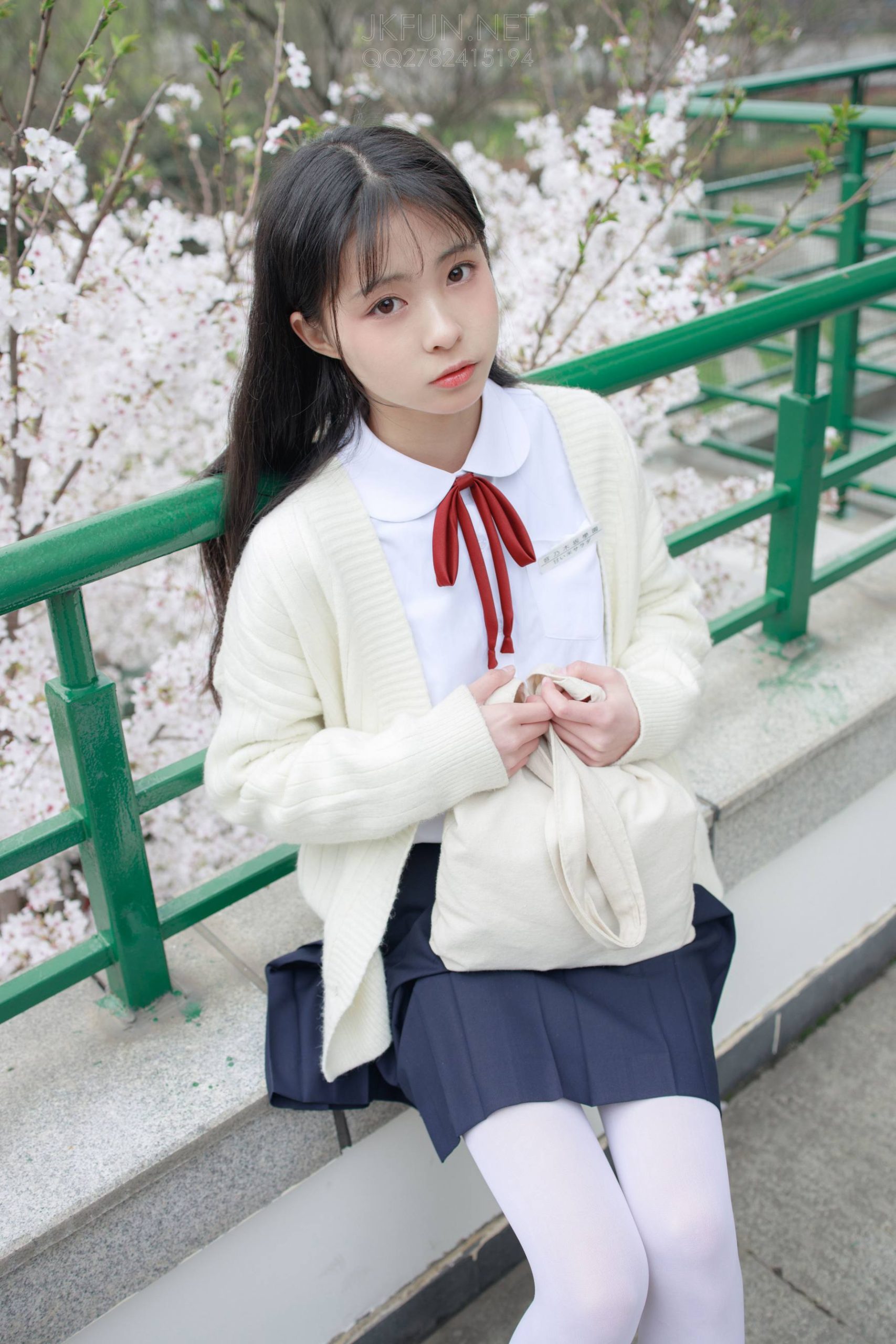 图片[1]-甜美可人的白丝姑娘【127P】20011-师姐图集