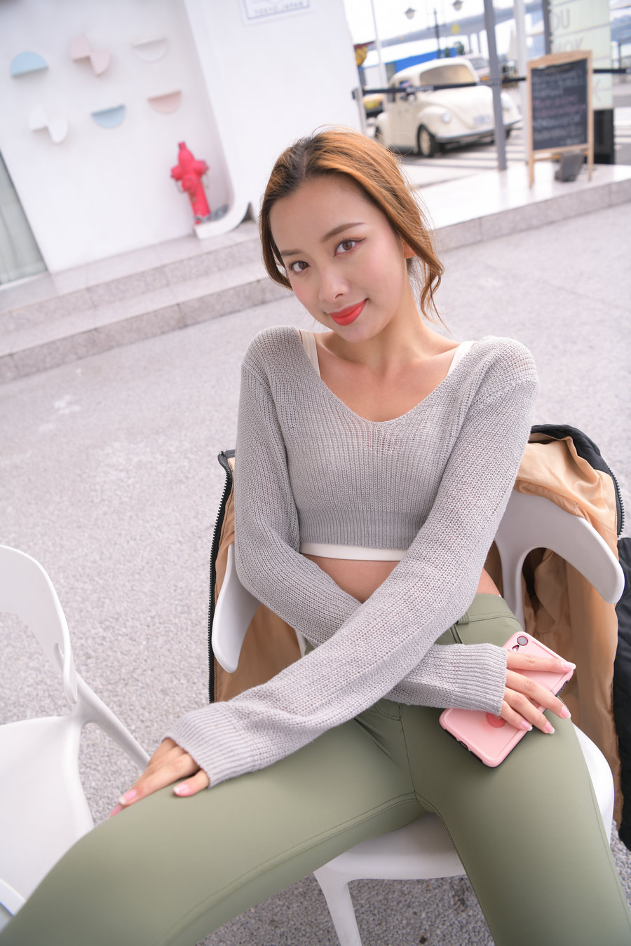 图片[2]-非常可爱的瑜伽裤女孩坐在凳子上 J1520 998P1V-26.5GB-师姐图集