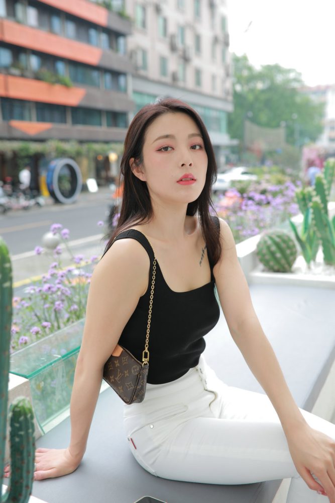 非常漂亮的白色紧身裤女孩J2055 895P2V-24.5GB-师姐图集