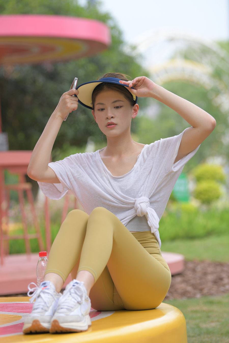 图片[1]-戴着遮阳帽的瑜伽裤女孩J2965 796P1V-27.1GB-师姐图集