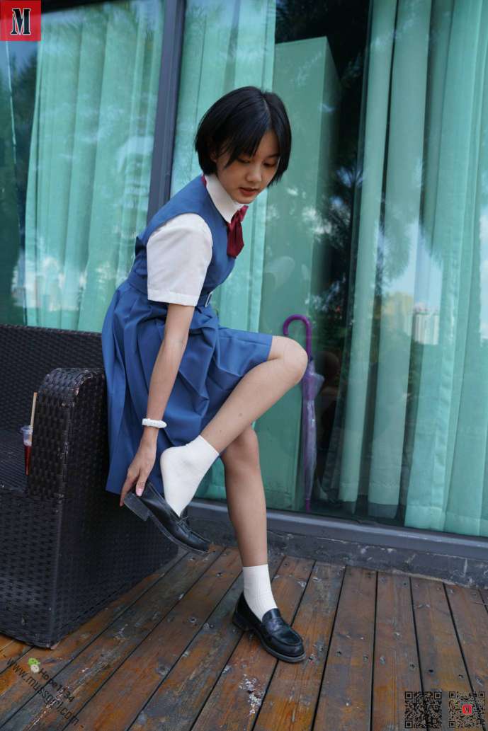 图片[3]-一副学生模样的短发姑娘【112P】20023-师姐图集
