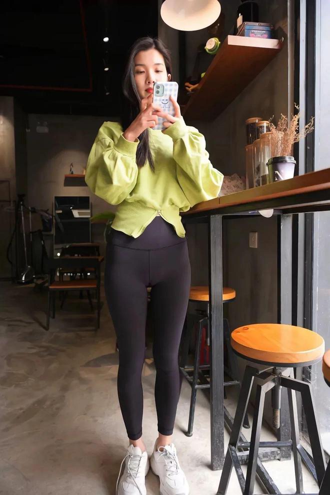 图片[5]-绿色瑜伽裤女孩很开心 J1519 1094P1V-27.6GB-师姐图集