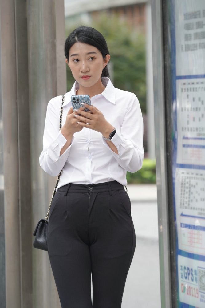 图片[3]-等公交的制服女人J2130 976P2V-29.5GB-师姐图集