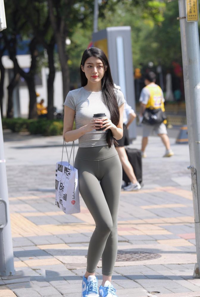 在外面逛街的瑜伽裤女孩J2240 449P1V-16.7GB-师姐图集