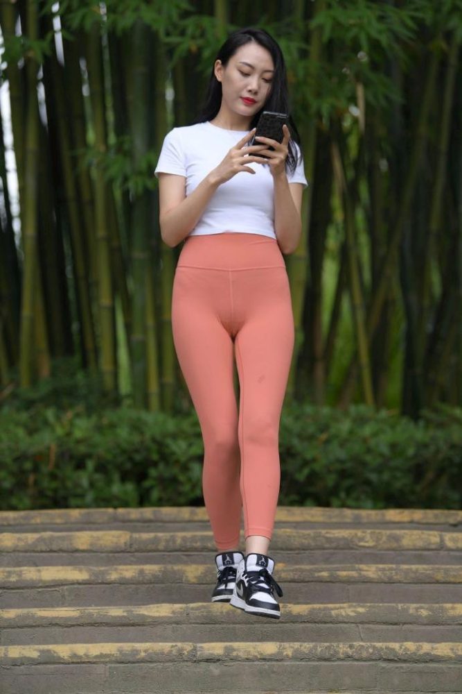 时尚的橘色瑜伽裤女人 J1935 496P1V-20.8GB-师姐图集