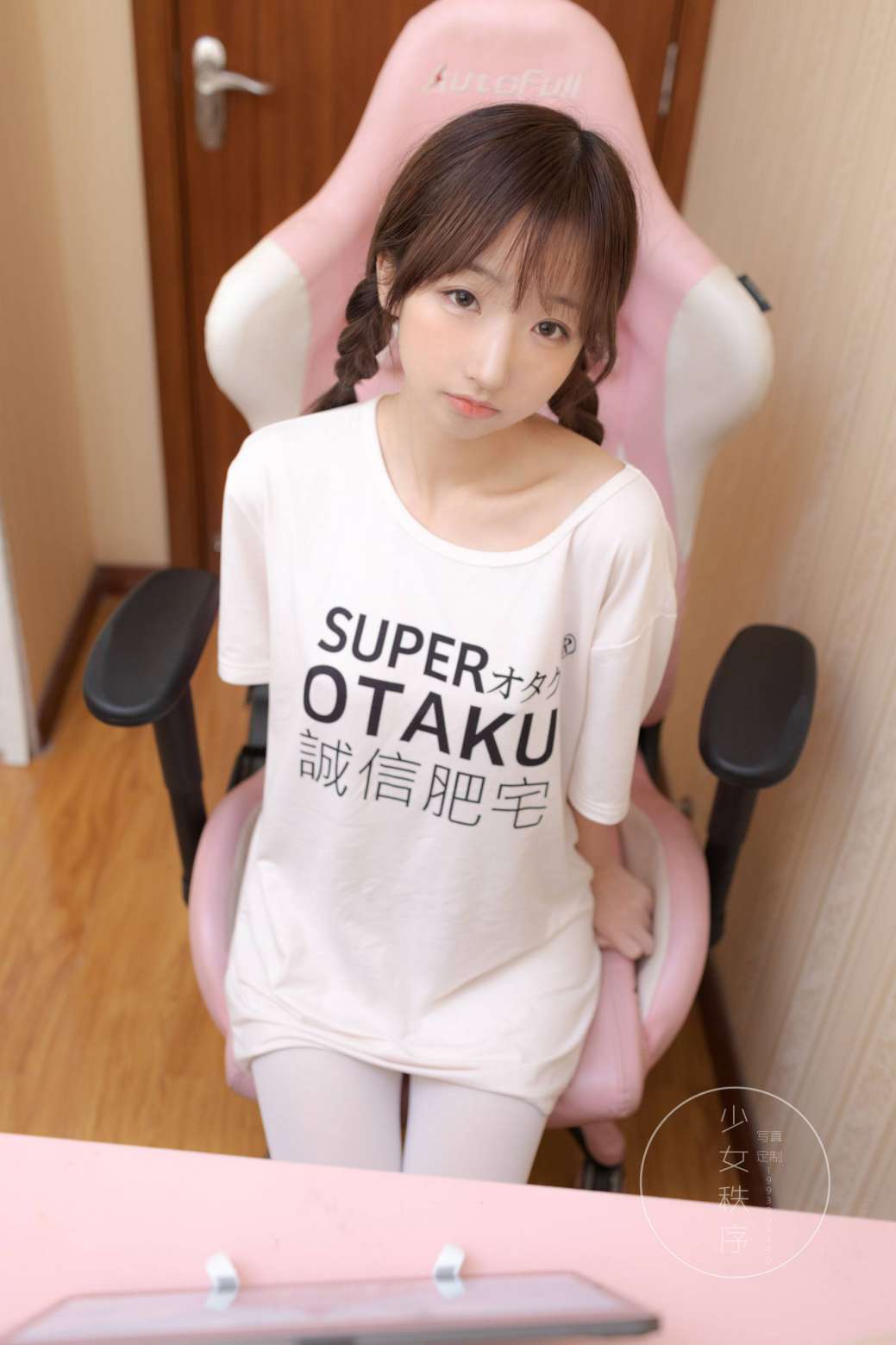 图片[5]-喜欢玩电竞的双马尾粉红女孩【65P】20026-师姐图集