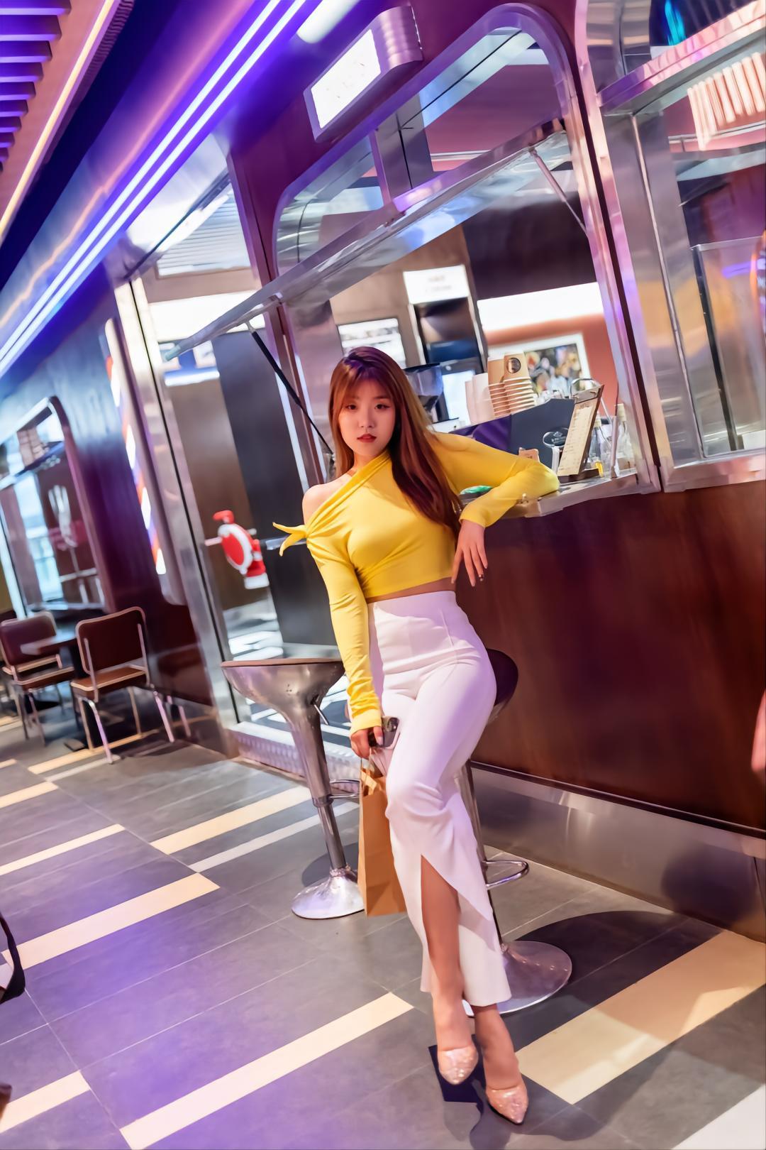 图片[2]-白色紧身牛仔喇叭裤女孩 J1568 428P2V-19.6GB-师姐图集