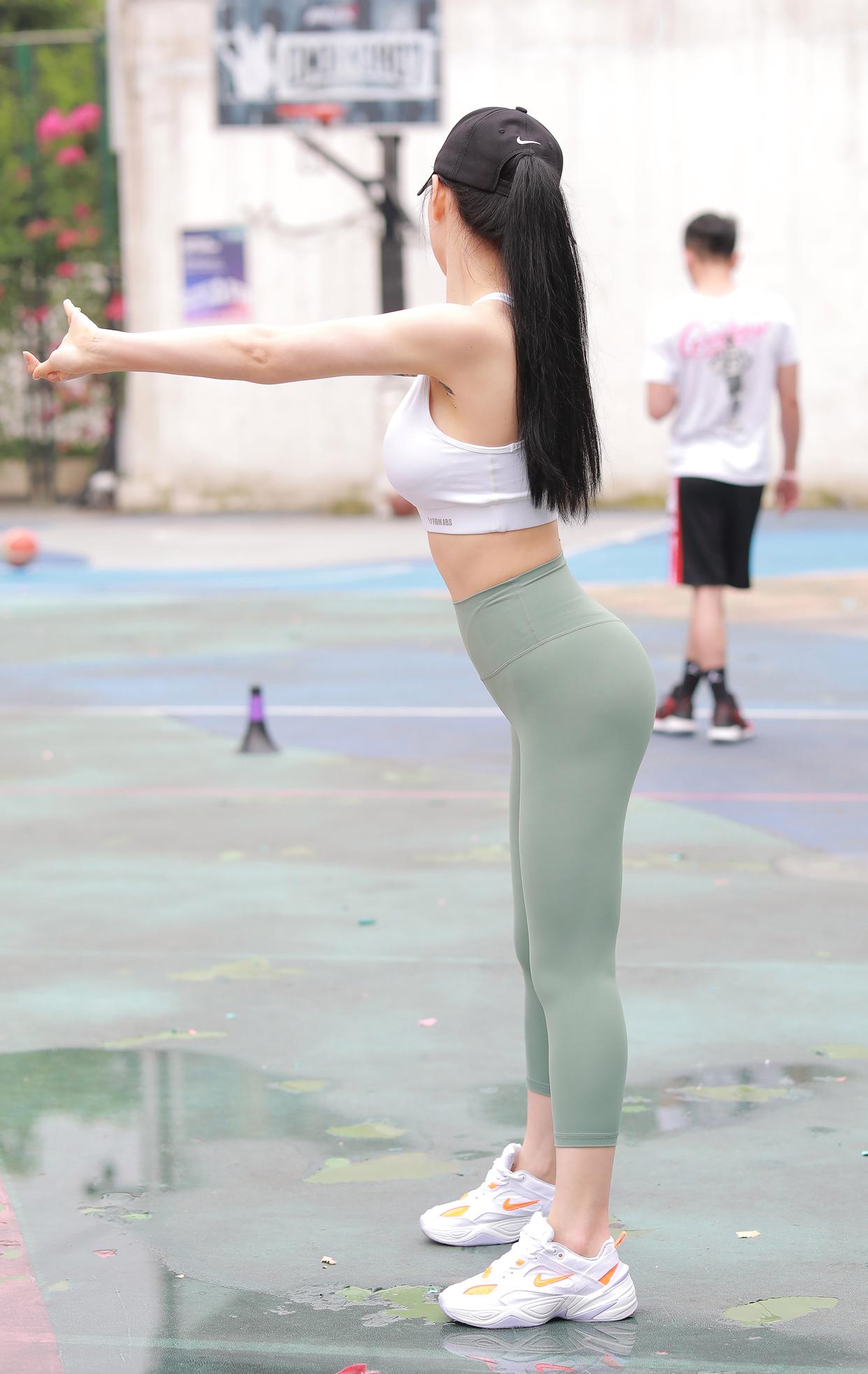 图片[1]-打扮很休闲的瑜伽裤女孩 J1600 415P3V-10.4GB-师姐图集