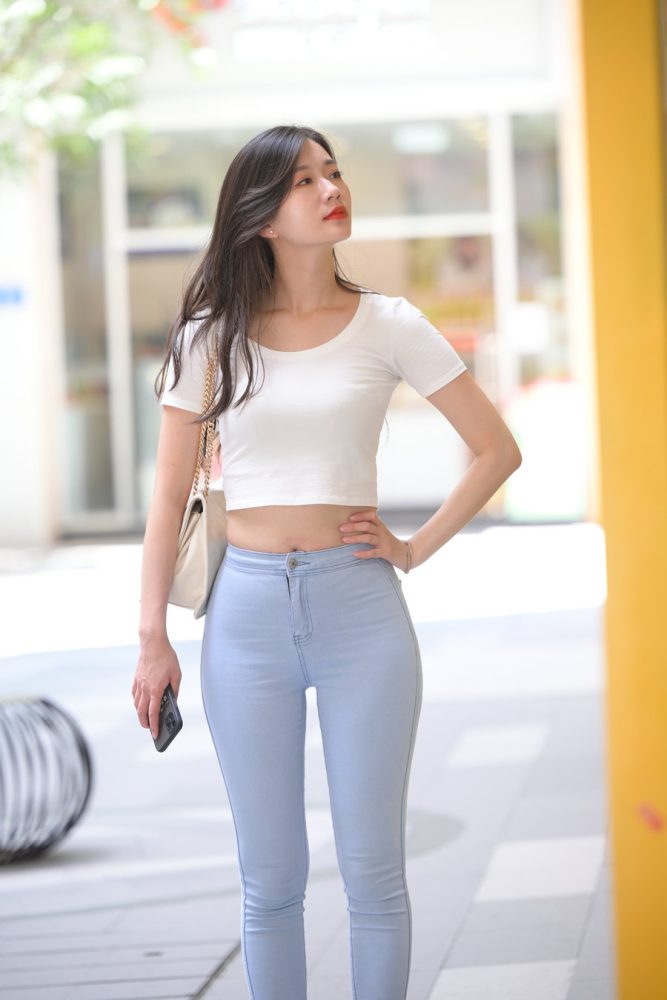 图片[2]-正在逛街的紧身牛仔裤女孩J1815 1112P1V-30.2GB-师姐图集
