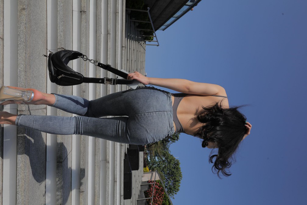 图片[2]-漂亮的紧身牛仔裤长发女孩【474P】00059-师姐图集