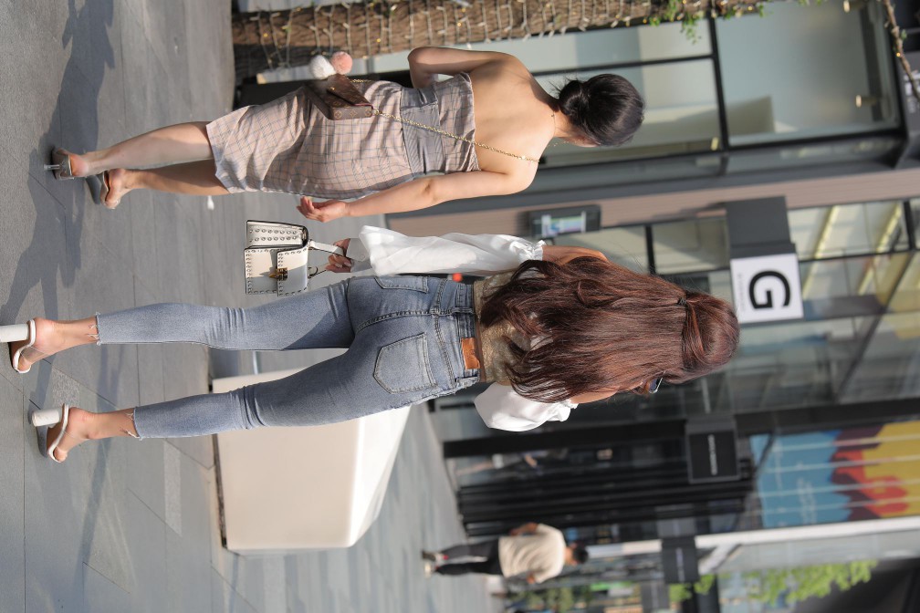 图片[2]-长相甜美的紧身牛仔裤姑娘【114P】00038-师姐图集