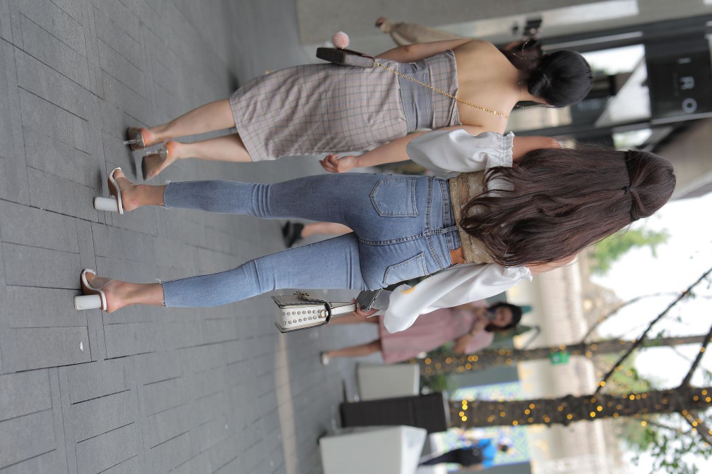 图片[5]-长相甜美的紧身牛仔裤姑娘【114P】00038-师姐图集