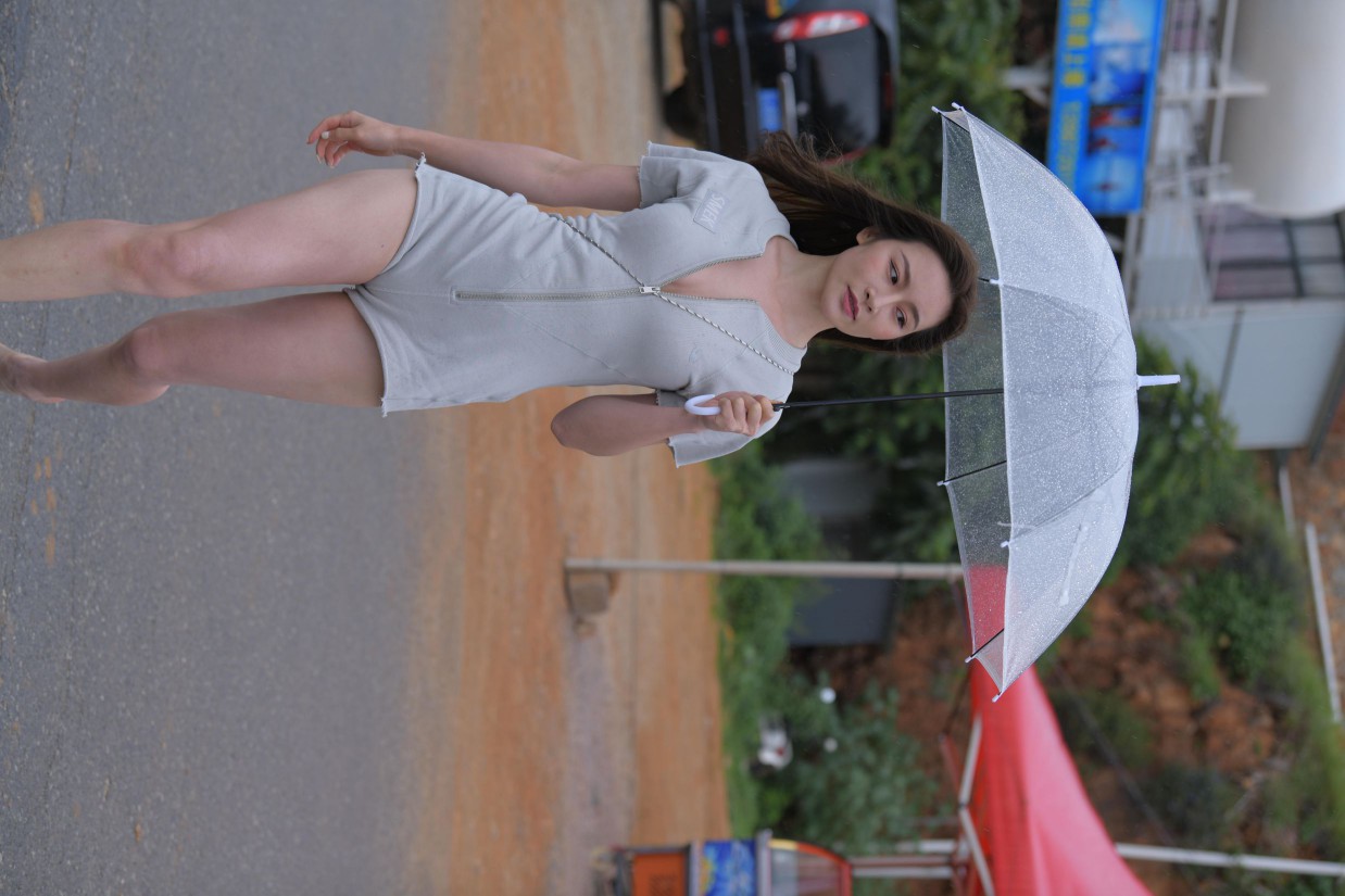 图片[5]-阴雨天在海边骑车的长发女人【156P】00044-师姐图集