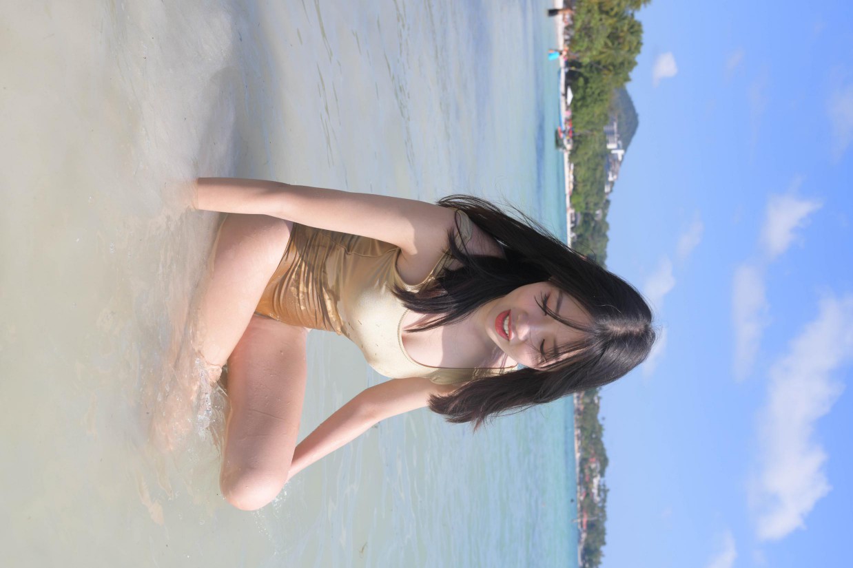 图片[5]-戴太阳帽在海边晒太阳的比基尼女孩【377P】00014-师姐图集