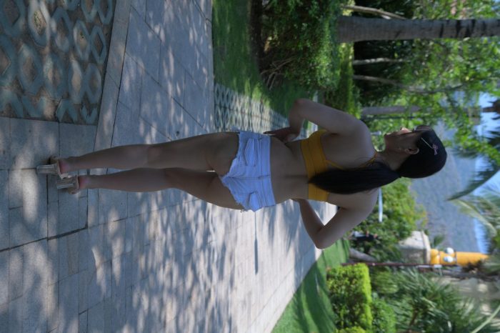 在海南度假的紧身白色短裤女孩【202P】00033-师姐图集
