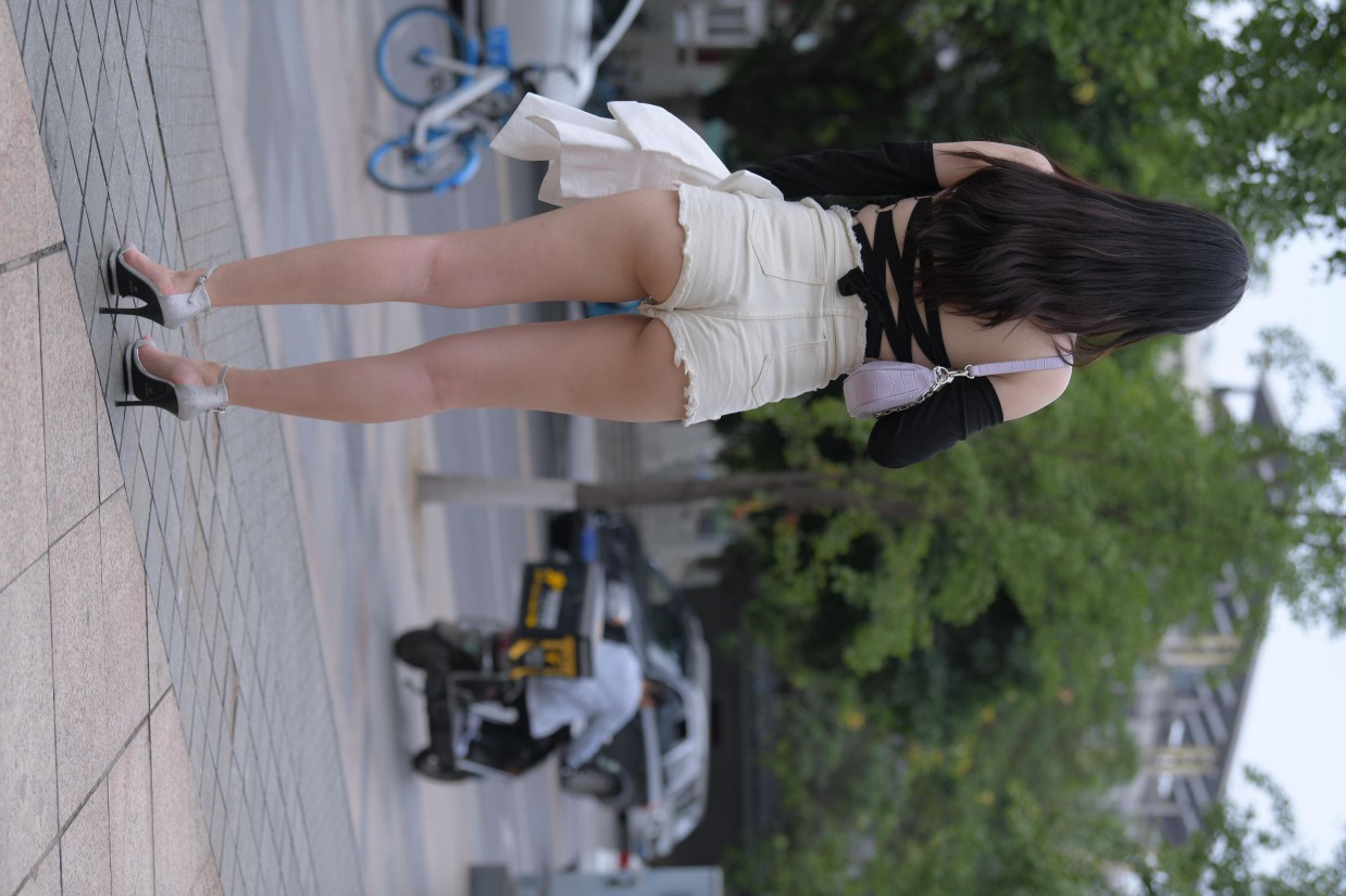 图片[5]-白色短裤的女生笑的很开心【177P】00035-师姐图集