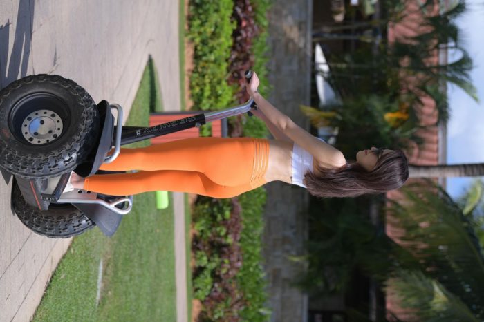 骑着平衡车的橘黄色瑜伽裤妹妹【620P】00054-师姐图集