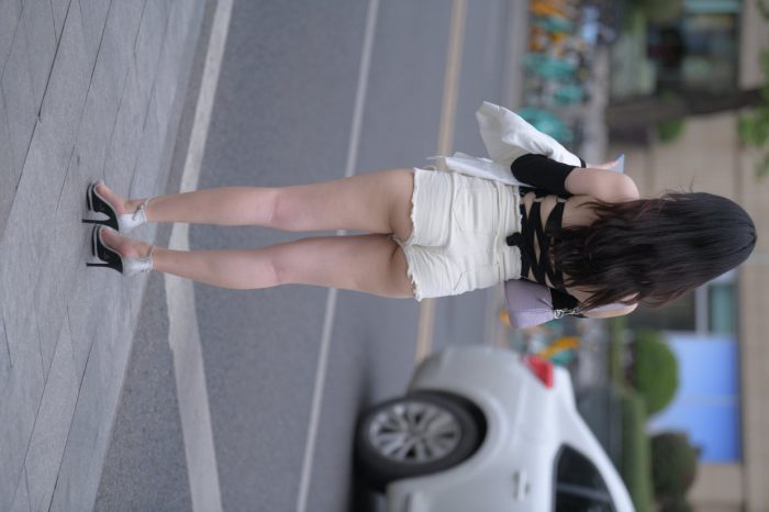 长发飘飘的白色热裤美丽女孩【49P】00029-师姐图集