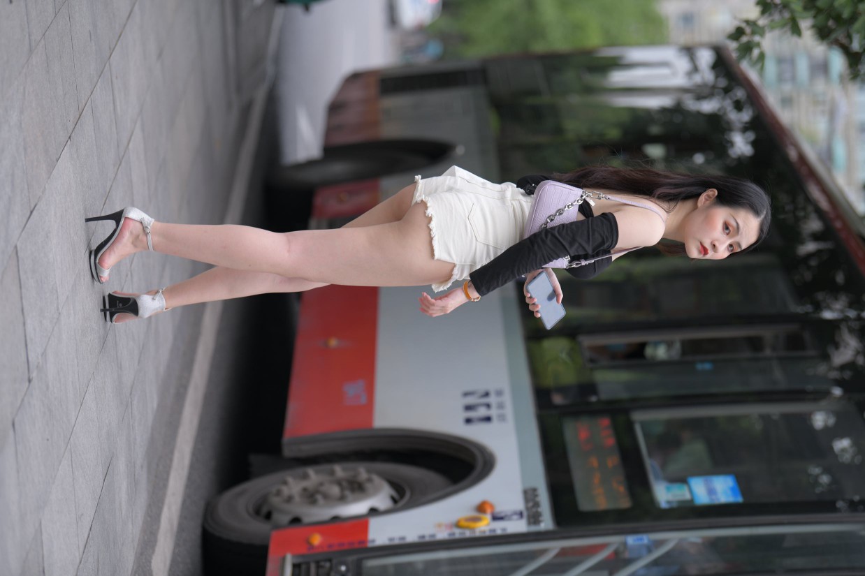 图片[3]-长发飘飘的白色热裤美丽女孩【49P】00029-师姐图集