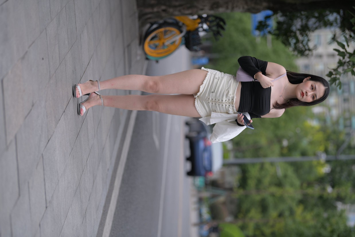 图片[4]-长发飘飘的白色热裤美丽女孩【49P】00029-师姐图集