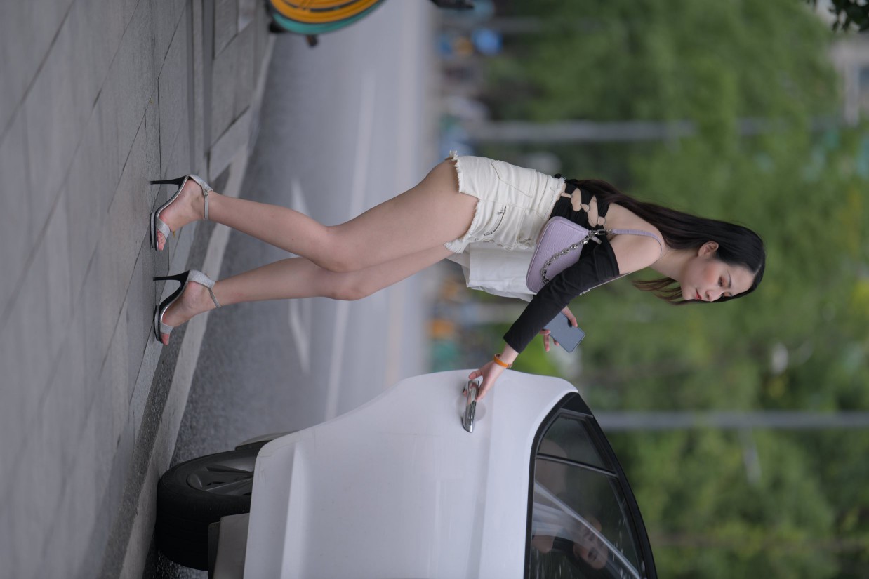 图片[6]-长发飘飘的白色热裤美丽女孩【49P】00029-师姐图集